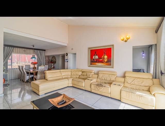6 BEDROOM HOUSE FOR SALE IN ROBIN HILLS